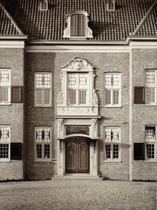 109239 Gezicht op de hoofdingang van het Homoeopathisch Ziekenhuis (Wethouder Diemontlaan 21) te Oudenrijn.N.B.: Deze ...